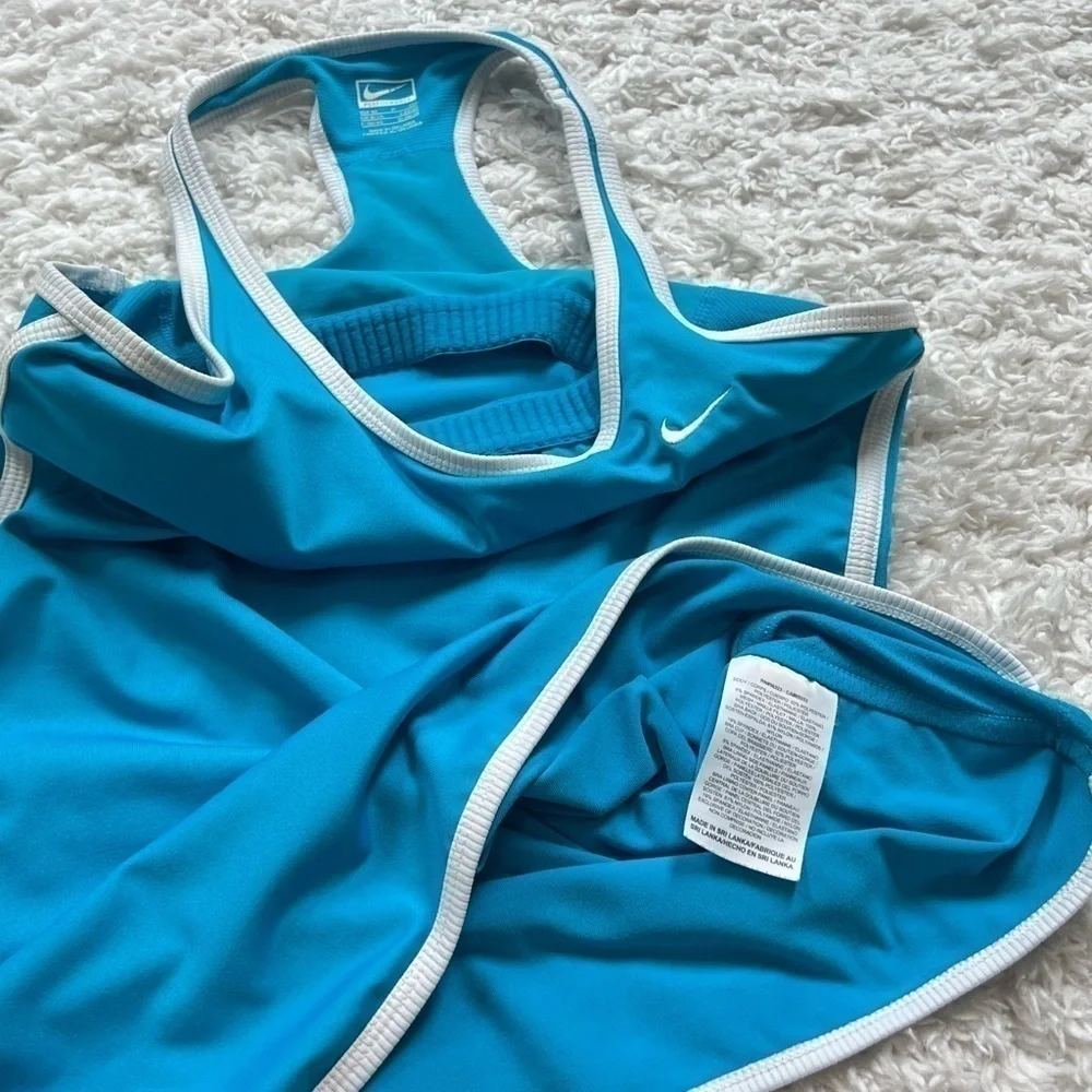 Nike Performance women’s scoop neck racerback tank top pullover lined small